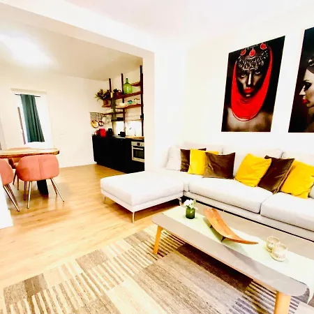 公寓式酒店 With 2-en Bedrooms *