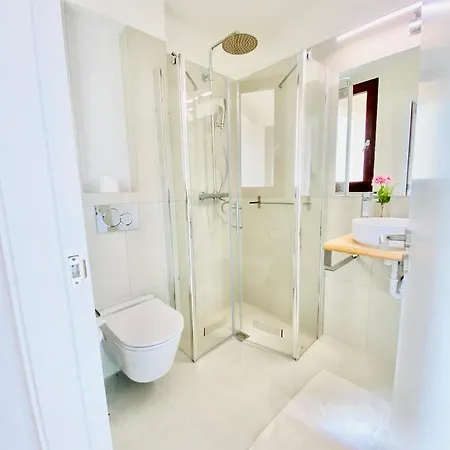 With 2-en Bedrooms 公寓式酒店