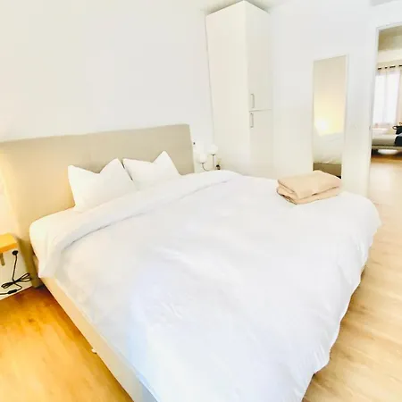 With 2-en Bedrooms * 帕爾馬